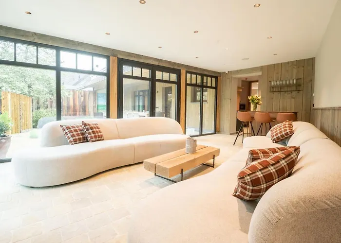 Huyze Ter Bercken With Swimming Pond By Interhome Сasa de vacaciones Klemskerke