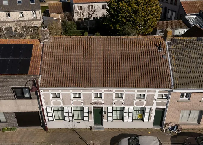 Huyze Ter Bercken With Swimming Pond By Interhome Сasa de vacaciones Klemskerke